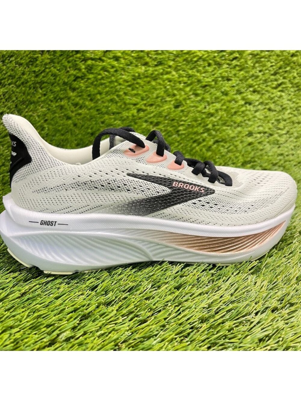 Brooks Ghost 17 Womens Size 5D White Black Pink Athletic Running Shoes Sneakers